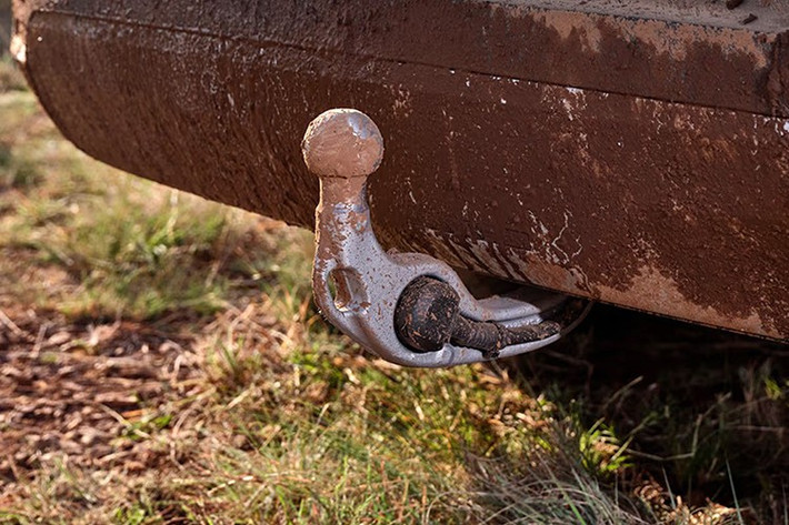 Được liệt kê với bình xăng chứa 60 lít và chế độ bảo hành 2 năm, X3 Rugged nặng gần 2 tấn khi tính cả người lái và hành lý. Lý do tại sao X3 được trang bị gói Rugged thay vì X5 và các xe thể thao đa dụng khác có thể liên quan đến doanh số.