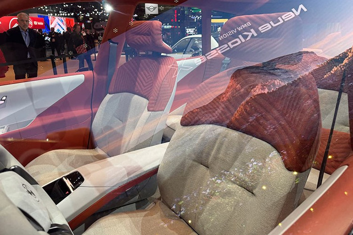 Ngoài ra, hãng xe Đức cũng tiết lộ những nâng cấp đáng chú ý của BMW iX3 thế hệ mới: phạm vi hoạt động xa hơn, khả năng sạc nhanh vượt trội và hệ điều hành hoàn toàn mới với giao diện hiển thị cải tiến.