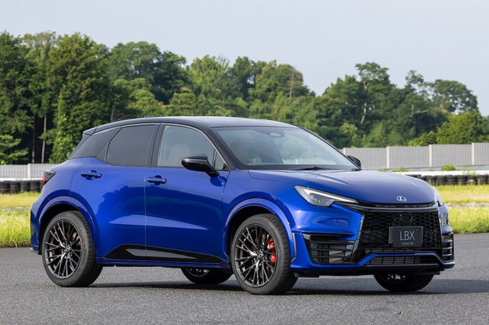 Tại Australia, mẫu SUV hiệu suất cao Lexus LBX Morizo RR 2026 được niêm yết từ 83.863 AUD (tương đương khoảng 1,464 tỷ đồng). Con số này cao hơn đáng kể so với Toyota GR Corolla 2025 hộp số tự động, đổi lại là không gian nội thất cao cấp và trải nghiệm sang trọng đúng chất Lexus.