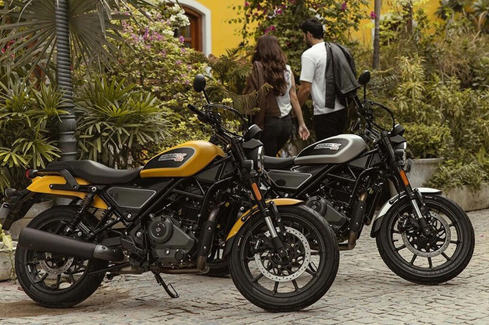 Nói về mục tiêu cạnh tranh trong một phân khúc mà thương hiệu chưa từng tham gia (không tính tới các dòng Harley Davidson xi-lanh đơn từ năm 1961 đến 1978, về cơ bản là sản phẩm từ hãng Ý Aermacchi đóng lại logo).