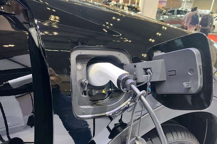 Limo Green được trang bị mô-tơ điện đặt trước với công suất 204 mã lực và mô-men xoắn 280 Nm, đi kèm pin LFP dung lượng 60,13 kWh. Xe sử dụng hệ dẫn động cầu trước và có khả năng di chuyển tối đa 450 km theo chuẩn NEDC. Khả năng sạc linh hoạt là một trong những điểm mạnh của mẫu MPV điện này.