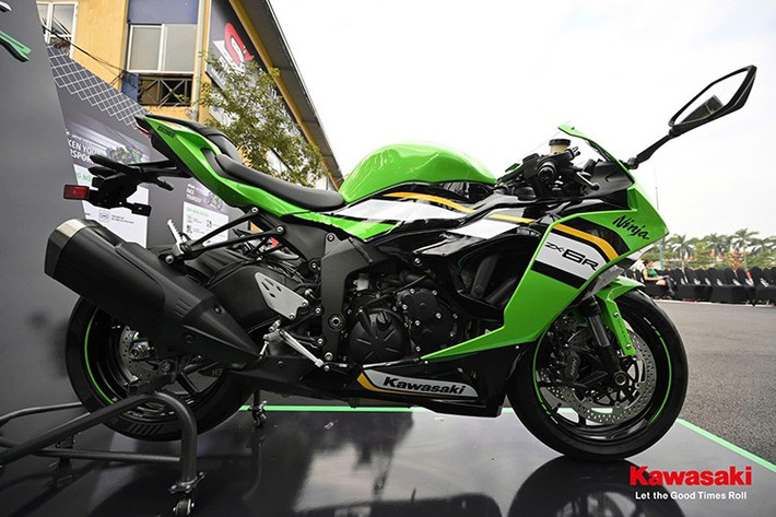 Kawasaki tiếp tục sử dụng động cơ 4 xi-lanh thẳng hàng, dung tích 636 cc, sản sinh công suất 124 mã lực và mô-men xoắn tối đa 69 Nm. Khi kích hoạt Ram Air, công suất cực đại của xe có thể tăng lên 129 mã lực.