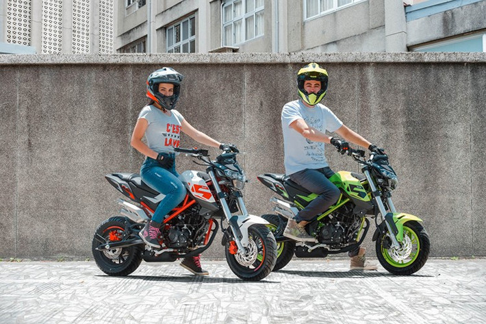 Khung sườn của xe vẫn là loại Trellis Frame (khung mắt cáo) kết hợp với phuộc trước dạng hành trình ngược, trong khi phía sau là giảm xóc đơn làm việc cùng gắp sau.