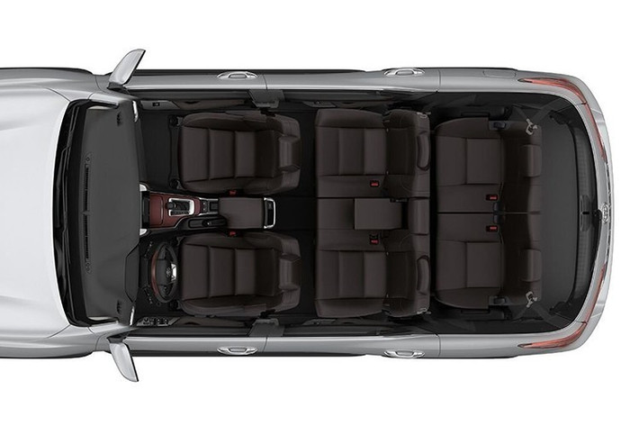 Về công nghệ, theo nhiều thông tin lan truyền cho thấy Fortuner mới lần đầu tiên trang bị gói hỗ trợ lái nâng cao ADAS cấp độ 2, với radar trước tích hợp ngay trên cản trước. Nếu điều này trở thành sự thật, mẫu SUV 7 chỗ đến từ Nhật nhiều khả năng sẽ tích hợp hệ thống hỗ trợ lái bán tự động trên các phiên bản cao cấp.