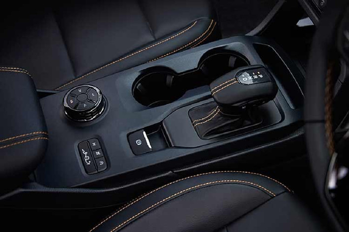 Trang bị an toàn của xe gồm có 7 túi khí, camera 360 độ, cảm biến đỗ xe phía trước/sau, hệ thống kiểm soát hành trình thích ứng, phanh tay điện tử, đèn pha tự động, phanh tự động khẩn cấp có nhận diện người đi bộ, cảnh báo va chạm phía trước kèm hỗ trợ phanh, giữ làn đường, cảnh báo lệch làn, cảnh báo điểm mù, cảnh báo phương tiện cắt ngang khi lùi kèm phanh, hỗ trợ phanh khi lùi và hỗ trợ đánh lái tránh va chạm.