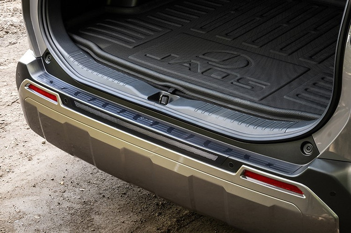 Bộ mâm xe lên tới 218.240 Yên (1.400 USD) và hệ thống nâng gầm 162.800 Yên (1.040 USD). Nếu cộng toàn bộ các trang bị, chi phí độ xe có thể lên tới khoảng 850.000 Yên (tương đương 5.400 USD), chưa kể giá xe gốc là 4,5 triệu Yên (gần 28.800 USD).