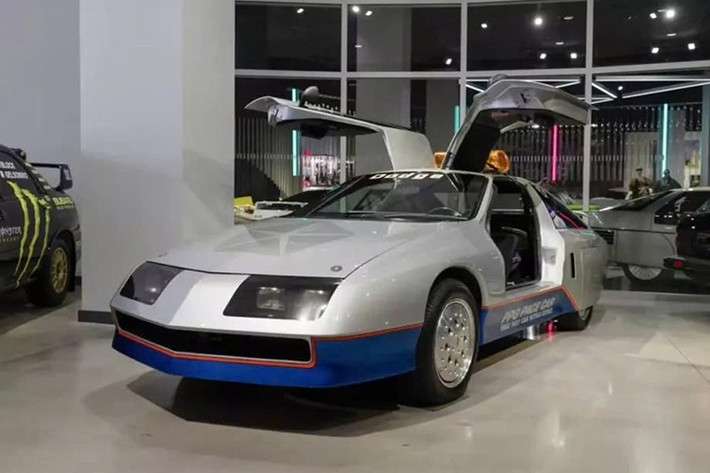 Tuy nhiên, quy mô khổng lồ của bộ sưu tập, cùng với những yêu cầu tài chính cần thiết để bảo quản và trưng bày đúng cách gần 300 chiếc xe, đã khiến việc duy trì bộ sưu tập ngày càng trở nên khó khăn.