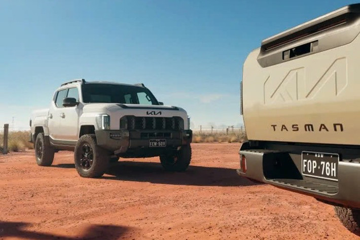 Và thực tế, Kia cũng đã úp mở về một biến thể như vậy thông qua mẫu concept Tasman Weekender – được trang bị vè thân cùng màu, cản trước mới và hệ thống treo nâng cao. Mẫu xe này được cho là sẽ đối đầu trực tiếp với những cái tên như Ford Ranger Raptor trong tương lai gần.