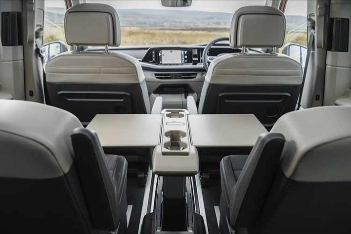 Về lựa chọn động cơ, đừng kỳ vọng nhiều thay đổi so với các phiên bản 2.0 TDI, 2.0 TSI và 1.5 eHYBRID hiện tại. Tương tự, hộp số sàn cũng khó có khả năng quay trở lại Multivan và California vì hộp số ly hợp kép của Volkswagen tiết kiệm nhiên liệu hơn.