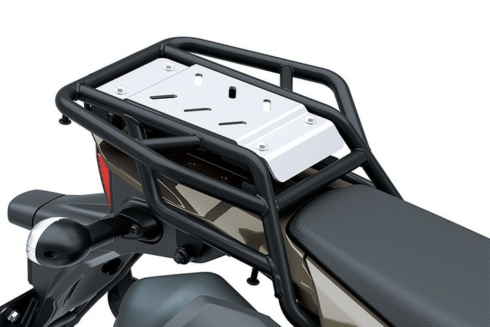 Về phần khung gầm, KLX230 DF được trang bị phuộc trước 37mm với hành trình 200mm và giảm xóc sau có hỗ trợ liên kết, có thể điều chỉnh tải trước với hành trình 223 mm.