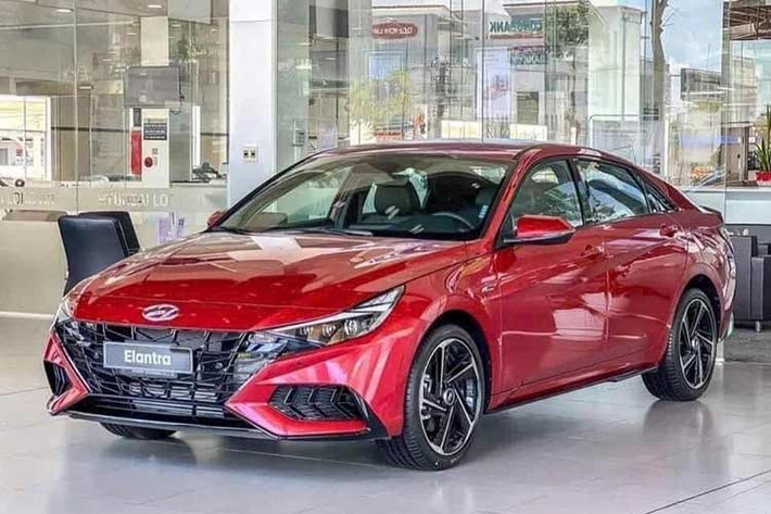 Hyundai Elantra: 57 xe ﻿Top 10 ôtô bán kém nhất thị trường Việt Nam từng tháng hiếm khi có sự xuất hiện của xe Hyundai. Tuy nhiên, điều này đã thay đổi trong tháng 1/2026 khi Elantra lọt top với doanh số chỉ đạt 57 chiếc, giảm 22,9%. Bất lợi của Hyundai Elantra đến từ thiết kế mang hơi hướng cá tính, không hợp với số đông, và sự đi xuống của phân khúc sedan hạng C.