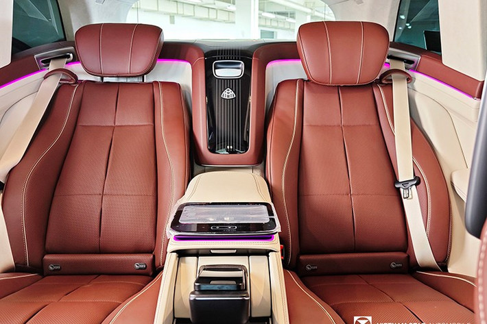 Dự kiến sẽ có hai phiên bản được giới thiệu là GLS 450 và Maybach GLS 600, hứa hẹn mang đến nhiều cải tiến về thiết kế, công nghệ và trang bị vận hành. Sự xuất hiện của mẫu Maybach GLS 480 màu sơn độc bản không chỉ cho thấy sức hút của dòng SUV siêu sang tại Việt Nam mà còn phản ánh xu hướng cá nhân hóa ngày càng mạnh mẽ trong giới khách hàng cao cấp.