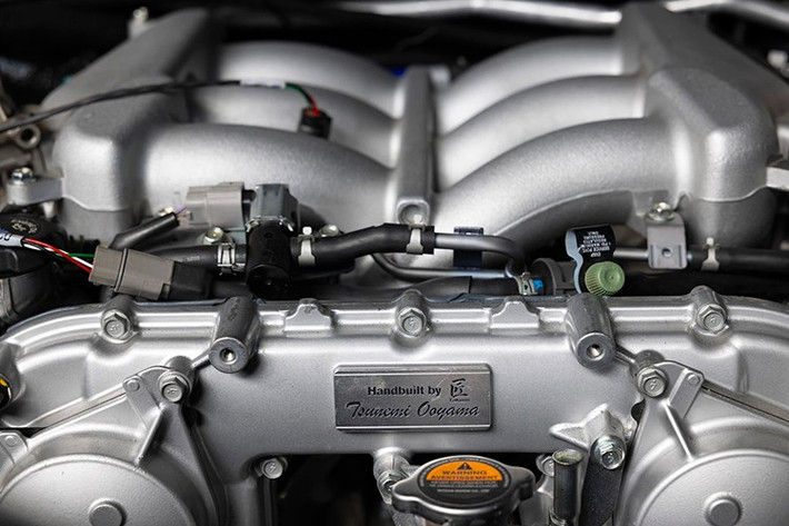 Để làm được điều này, các Takumi đã nâng cấp bộ tăng áp Garrett G-series, bộ làm mát khí nạp, ống dẫn khí thải ETS, bơm phun nhiên liệu Fuel Lab, piston của JE, tay dên Boostline và ốc kết nối của ARP, bộ điều khiển động cơ của MOTEC...