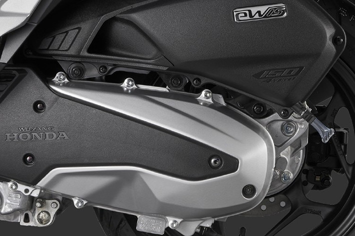 Xe có trọng lượng 137 kg, chiều cao yên 746 mm, dung tích bình xăng 8,1 lít và mức tiêu hao nhiên liệu trung bình 2,3 lít/100 km. Bánh trước cỡ 14 inch và bánh sau cỡ 13 inch, tương đương kích thước lốp của PCX160.