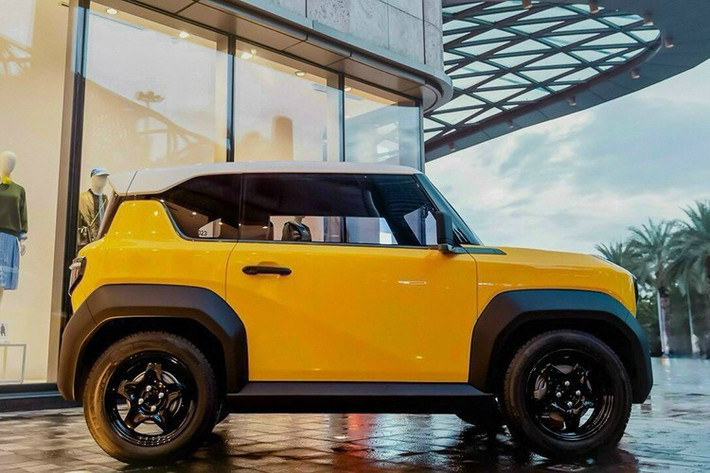 Việc hai chiếc xe cùng gắn 1 biển VIP trong vòng nửa năm khiến dân mạng một lần nữa “nổi cơn tò mò” về thực hư tính hợp pháp của chiếc biển số và sở thích độc đáo của vị đại gia chơi xe ẩn danh này. Theo tìm hiểu, cơ quan đăng kiểm xác nhận, chiếc BYD Han gắn biển số 51D-999.99 là biển thật. Chủ sở hữu đã làm thủ tục đăng ký xe tại Hà Nội vào thời điểm tháng 8/2025.