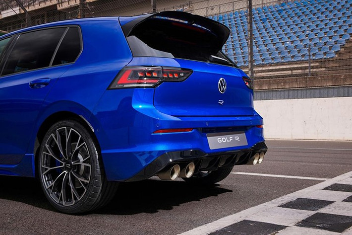 Trên thế giới, biến thể cuối cùng mạnh mẽ nhất của khối động cơ đốt trong là Golf R 2.5 TFSI, mẫu xe kế nhiệm sẽ là Golf Mk9 thuần điện.