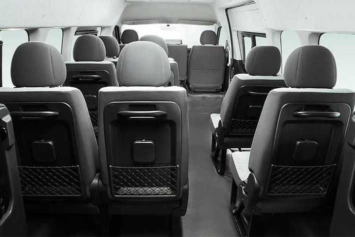 Bên dưới nắp ca-pô, xe vẫn duy trì sự tin cậy tuyệt đối với hai tùy chọn động cơ xăng 2.0L (công suất 158 ​​mã lực và mô-men xoắn 182Nm) và diesel 2.8L (công suất 149 mã lực và mô-men xoắn đạt 300Nm).