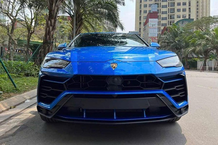 Đối thủ của Lamborghini Urus tại thị trường Việt Nam có thể kể đến như BMW X6 M, Porsche Cayenne Turbo GT, Aston Martin DBX, Maserati Levante Trofeo hay Mercedes-AMG G 63...