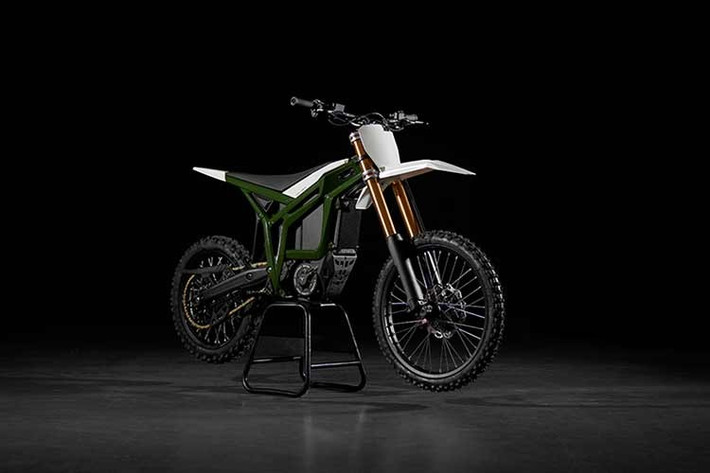 Giá đề xuất của xe Talaria Komodo Komodo 2026 là 5.699 USD - khoảng 150 triệu đồng, cạnh tranh so với các mẫu xe 450cc bốn thì truyền thống, nhưng nhẹ hơn, mạnh hơn và thân thiện với môi trường.