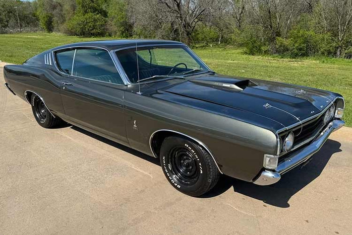 Trong thời kỳ hoàng kim của dòng xe cơ bắp, thị trường tràn ngập những chiếc Chevelle SS (chiếc xe bán chạy nhất), GTO, Charger, Road Runner, Coronet, 4-4-2, Skylark GS, Fairlane, Torino, Cyclone... và tại sao một chiếc Ford Torino đời 1969 lại không xứng đáng có một vị trí trong điện thờ huy hoàng này, khi nó sở hữu động cơ 428 cubic inch dưới nắp ca-pô với khe hút gió lớn?