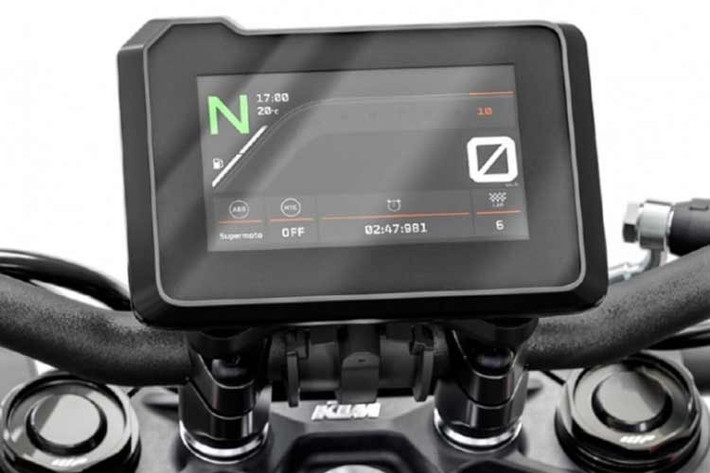 Tuy nhiên, KTM vẫn chưa công bố trọng lượng khô chính thức của xe. Mặc dù vậy, do được bổ sung thêm dàn quây gió và các tấm ốp thân xe, dự kiến ​​trọng lượng của RC 160 sẽ nặng hơn một chút so với 160 Duke, vốn có trọng lượng khô là 147kg.