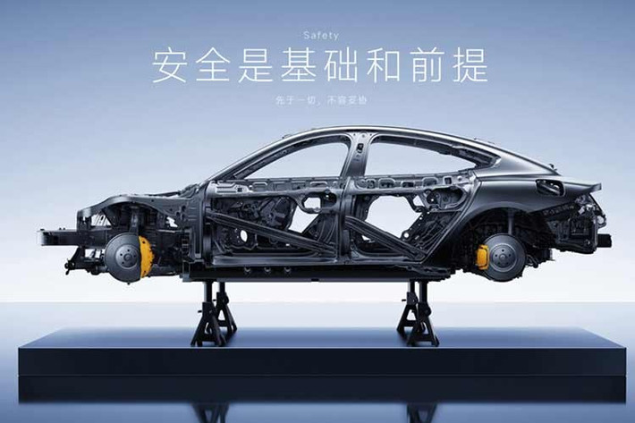 Ở phiên bản cũ, Xiaomi SU7 sử dụng mô-tơ điện loại “V6” hoặc “V6s”, tùy phiên bản. Sau khi nâng cấp, tất cả các phiên bản đều chuyển sang mô-tơ mới mang tên “V6s Plus”, tương tự đàn em Xiaomi YU7. Nhờ đó, công suất đã được cải thiện từ 295 mã lực lên 315 mã lực ở bản Standard và Pro dẫn động cầu sau.