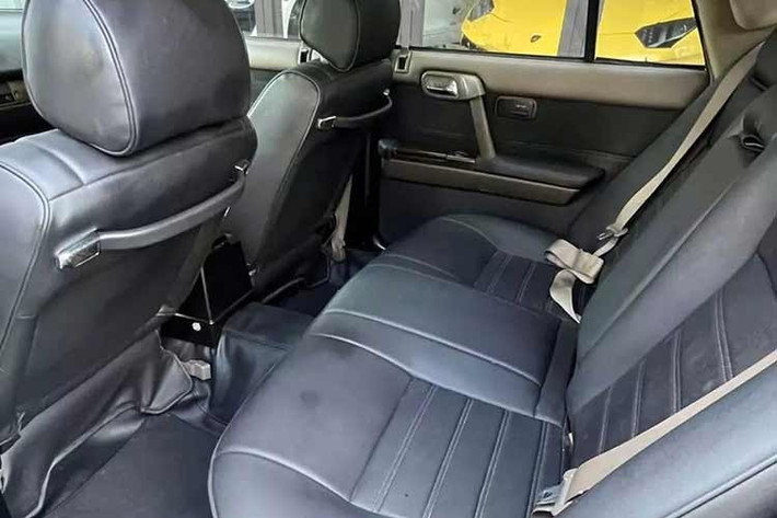 Phiên bản Gran Turismo thể thao có cản trước và sau ngắn hơn với bộ body kit và được trang bị động cơ VG20DET 2.0 lít , thay thế cho động cơ Urban/Urban X của thế hệ trước. Các mẫu SGL và GL trước đây được thay thế bằng tên gọi Classic mới. Phiên bản Sedan của Y31 đã được nâng cấp nhẹ khi ra mắt phiên bản Hardtop Y32 vẫn được sản xuất cho đến năm 2015 phục vụ thị trường cho thuê xe và taxi tại Nhật Bản.