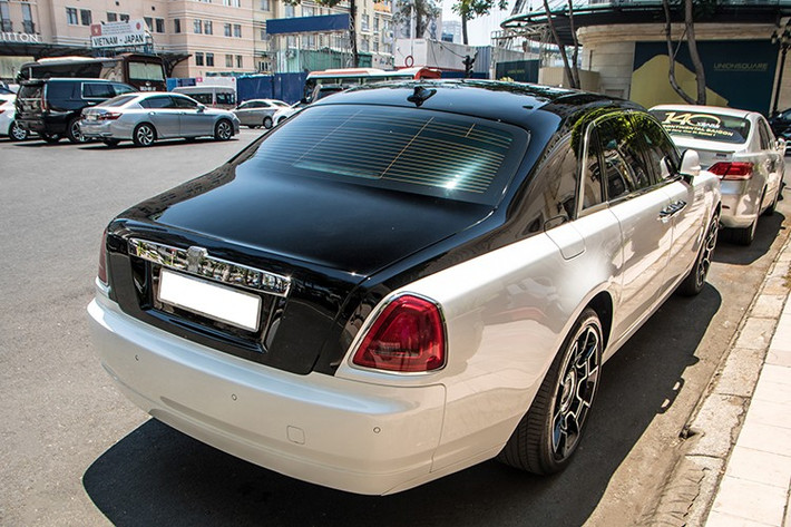 Chiếc xe siêu sang Rolls-Royce Ghost thế hệ hoàn toàn mới vẫn sẽ dùng động cơ xăng V12, tăng áp kép, dung tích 6.75 lít, tạo ra công suất tối đa 563 mã lực tại vòng tua máy 5.000 vòng/phút và mô-men xoắn cực đại 850 Nm tại vòng tua máy 1.600 vòng/phút như trước.