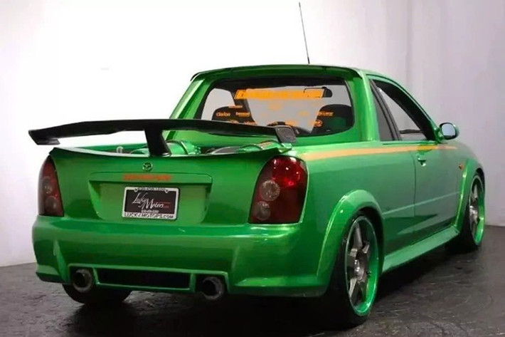 Tuy nhiên, họ khẳng định chiếc xe có thể được phục hồi lại trạng thái ban đầu mà không gặp quá nhiều khó khăn. Chiếc Mazda độc đáo này hiện đang được rao bán trên eBay với giá 28.900 đô la, cũng không cao mấy so với giá trị xe.