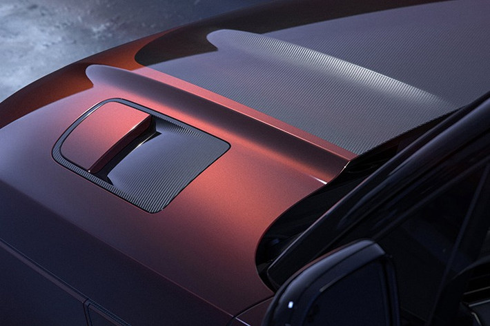 Phiên bản Carbon của Range Rover Sport SV vẫn có động cơ V8 4.4 lít tăng áp kép nguồn gốc từ BMW, sản sinh công suất 626 mã lực (467kW / 635PS) và mô-men xoắn 750Nm.