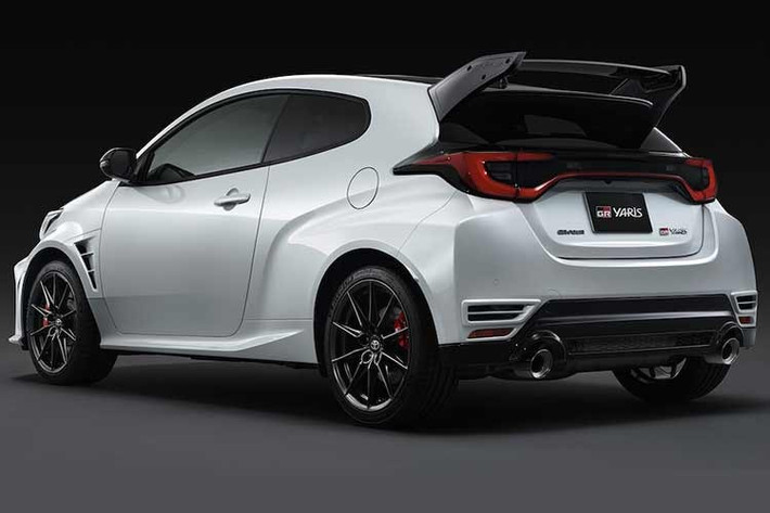 Toyota GR Yaris 2026 hiện đã bắt đầu nhận đơn đặt hàng tại thị trường Nhật Bản. Xe có giá dao động từ 3.617.200-5.882.200 Yên (khoảng 723 triệu đến 1,17 tỷ đồng). Toyota dự kiến sẽ sớm triển khai các nâng cấp này cho GR Yaris tại những thị trường khác.