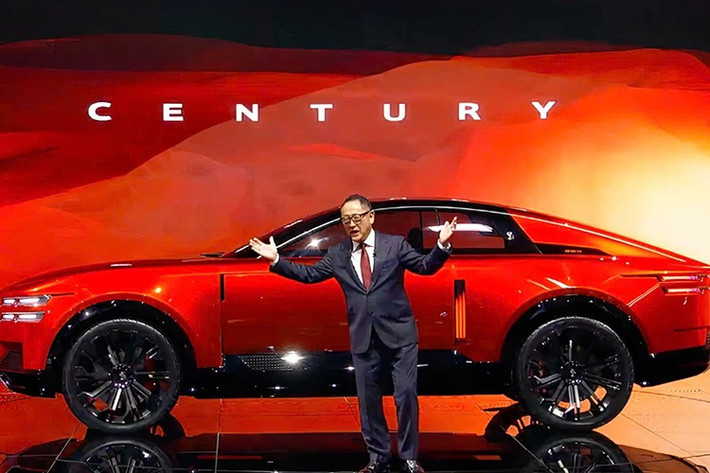 Sự kiện ra mắt Toyota Century One of One không chỉ đánh dấu sự xuất hiện của một concept mới mà còn là bước đi chiến lược trong việc tách Century trở thành thương hiệu siêu sang riêng biệt, định vị cao hơn Lexus và đặt mục tiêu cạnh tranh trực tiếp với Rolls-Royce hay Bentley trên thị trường toàn cầu.