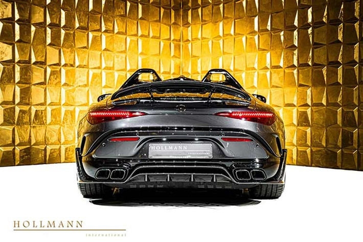 Mercedes-AMG PureSpeed sản xuất giới hạn 250 chiếc trên toàn cầu và mức giá đang được chào bán 999.000 Euro hơn 1,15 triệu USD quy đổi 30 tỷ đồng.