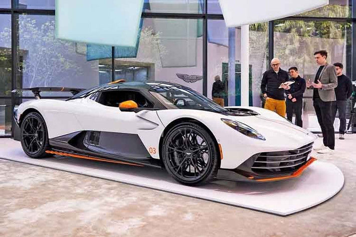 Valhalla là dự án tai tiếng nhất của hãng xe Aston Martin khi thời gian ra mắt và bàn giao xe bị kéo dài qua nhiều năm, từ năm 2019 đến nay, nó chưa được đưa vào sản xuất, nhưng thời điểm hiện tại, đã có xe sản xuất thương mại dành cho khách hàng.