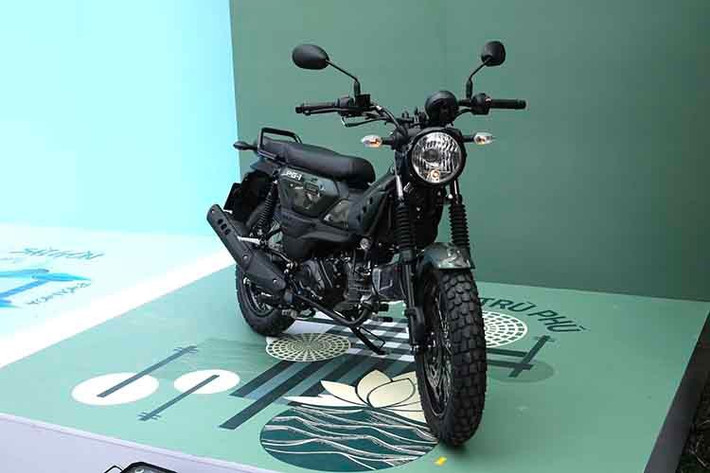 Về ngoại hình, Yamaha PG-1 ABS có thiết kế thay đổi nhẹ ở phần đầu xe và cụm công tắc chính. Các chi tiết ốp hông lấy cảm hứng từ phong cách thập niên 1970, với họa tiết kẻ sọc cổ điển.