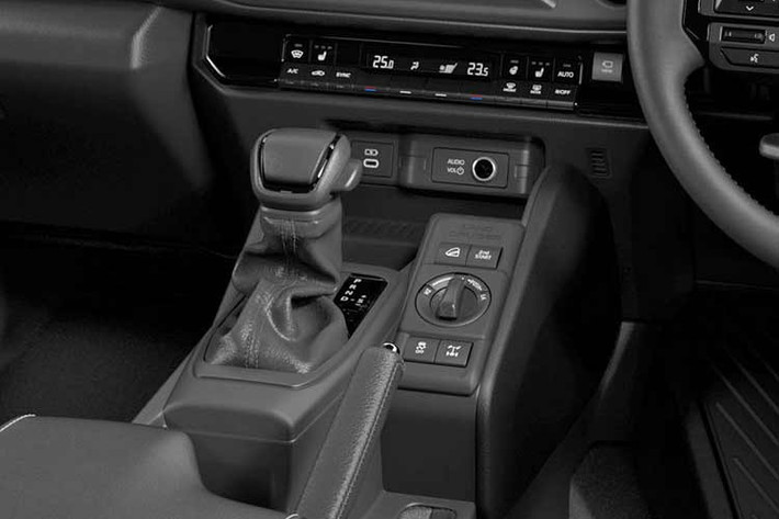 Điều khiến giới quan sát đặc biệt chú ý là âm thanh động cơ và hệ thống xả, cho thấy khả năng cao mẫu xe này sử dụng động cơ diesel tăng áp thay vì máy xăng như trước đó.