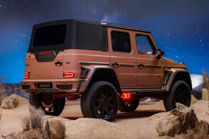 Mẫu xe 800 XL Cabrio sở hữu bộ mâm 22 inch nhỏ hơn kết hợp lốp địa hình nhằm tăng khả năng vượt chướng ngại vật. Cấu hình này khiến hiệu năng giảm nhẹ, với khả năng tăng tốc 0–100 km/h mất 4,6 giây và tốc độ tối đa 210 km/h.