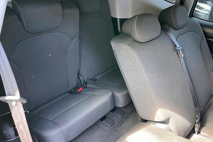 Đáng chú ý, bản dành cho Indonesia sẽ được bổ sung cửa sổ trời toàn cảnh và gương chiếu hậu kỹ thuật số, nâng trải nghiệm công nghệ và tính cao cấp.