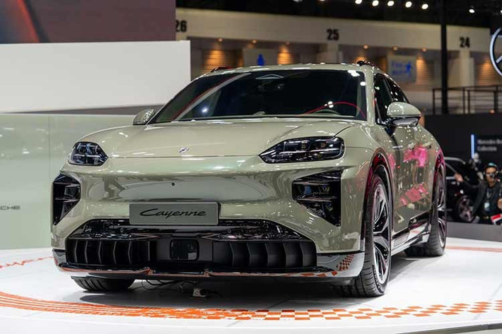 Việc xuất hiện tại Thái Lan cho thấy Porsche đang từng bước đưa Cayenne Electric vào khu vực. Hiện tại, hãng đã phân phối các mẫu xe điện như Taycan và Macan tại Việt Nam. Trong bối cảnh danh mục xe điện đang được mở rộng, khả năng bổ sung một mẫu SUV cỡ lớn như Cayenne Electric trong thời gian tới là đáng chú ý.