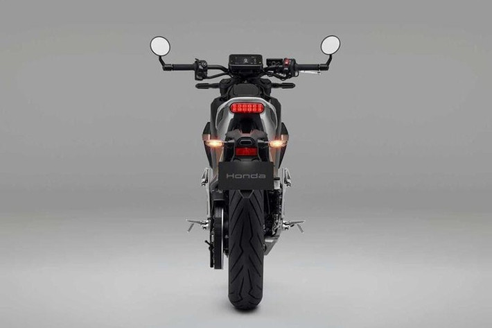 Tên gọi WN7 cũng mang ý nghĩa riêng: “W” là viết tắt của “Be the Wind” (trở thành ngọn gió – triết lý phát triển), “N” đại diện cho dòng naked bike, còn “7” chỉ phân hạng công suất.