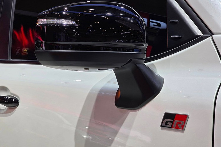 Cung cấp sức mạnh cho xe là động cơ diesel F33-FTV V6, dung tích 3.3L, tăng áp, sản sinh công suất tối đa 305 mã lực tại 4.000 vòng/phút và mô-men xoắn cực đại 700 Nm tại dải vòng tua 1.600 – 2.600 vòng/phút.