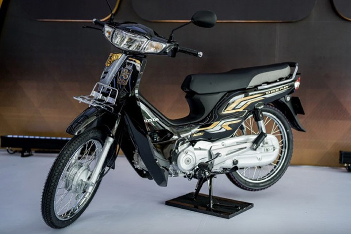 Honda Dream 125 2025 mới, hay còn gọi là NCX 125, đang trở thành dòng xe rất hút khách tại Campuchia. Các ấn bản của Dream 125 tại Campuchia cũng thu hút được sự chú ý của đông đảo người hâm mộ xe huyền thoại này ở Việt Nam.