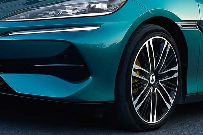 Denza Z9 GT 2026 có kích thước tổng thể Dài x Rộng x Cao lần lượt là 5.195 x 1.990 x 1.480(mm), chiều dài cơ sở 3.125mm. Với thông số kể trên, Z9 GT được xếp vào nhóm wagon cỡ E cạnh tranh Porsche Taycan Sport Turismo.