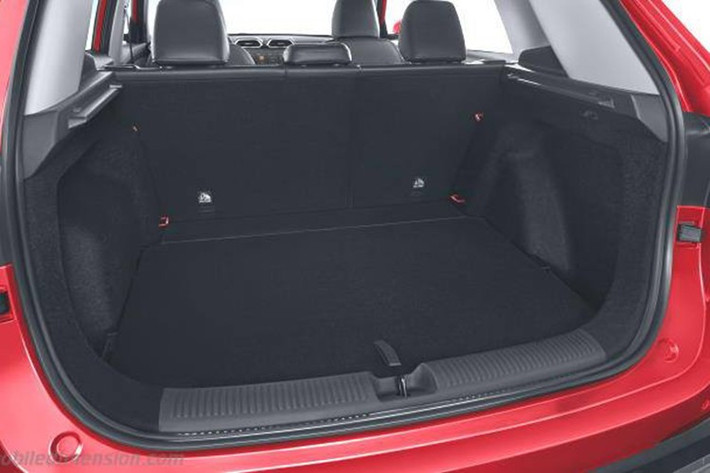 Nằm bên dưới nắp ca-pô của MG ZS 2025 tại thị trường Philippines là 3 tùy chọn động cơ. Đầu tiên là động cơ xăng 4 xi-lanh, dung tích 1.5L, sản sinh công suất tối đa 110 mã lực và mô-men xoắn cực đại 141 Nm, đi kèm hộp số tự động CVT giả lập tám cấp.