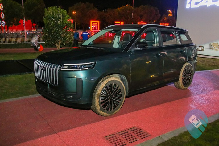 Các công nghệ hỗ trợ lái nâng cao ADAS cấp độ 2.5 được trang bị đầy đủ cho xe như phanh tự động khẩn cấp (AEB), hệ thống kiểm soát hành trình thích ứng, hệ thống giữ làn đường,… Camera 360 độ cũng được trang bị cho mẫu xe Trung Quốc này. Hiện giá xe Jaecoo J5 tại thị trường Malaysia vẫn chưa được công bố, nhưng dự kiến từ 120.000 RM (khoảng 747 triệu đồng).