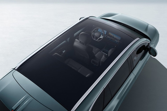 BYD Tang L là mẫu SUV năng lượng mới thuộc dòng sản phẩm Dynasty và đã được ra mắt tại thị trường Trung Quốc vào hồi tháng 4/2025. Tuy nhiên, tại thị trường nội địa, xe không có phiên bản hybrid cắm sạc.
