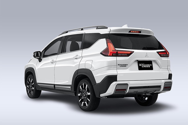 Khung xe RISE cứng vững cùng hệ thống treo ổn định mang đến cảm giác lái vững chãi, phù hợp với nhiều điều kiện vận hành. Ngoài ra, việc đáp ứng tiêu chuẩn khí thải Euro 5 và tương thích với xăng sinh học E10 cho thấy Mitsubishi đang hướng đến những giải pháp bền vững, thân thiện môi trường và phù hợp với xu hướng tiêu dùng xanh.