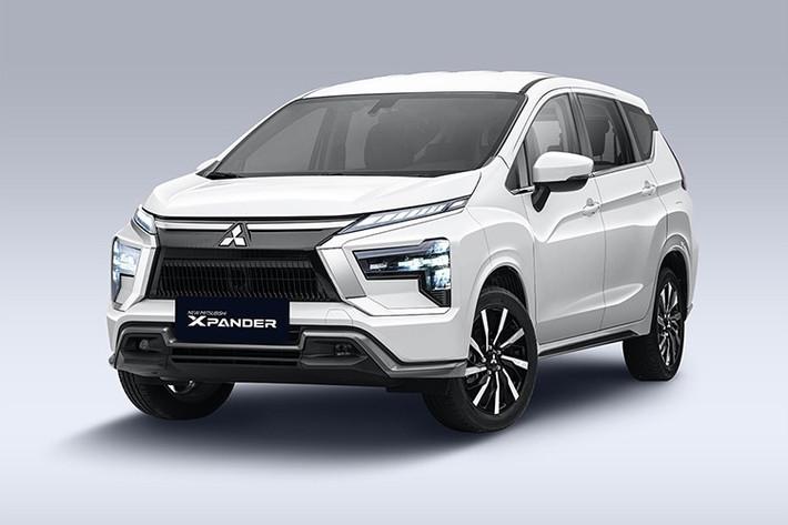 Động cơ 1.5L MIVEC tiếp tục được duy trì với công suất 104 mã lực và mô-men xoắn cực đại 141 Nm, kết hợp cùng hộp số tự động 4 cấp. Ưu điểm nổi bật là khoảng sáng gầm 225 mm, cao nhất phân khúc, cho phép xe tự tin vượt qua nhiều loại địa hình, từ phố thị đông đúc đến những chuyến đi dã ngoại.