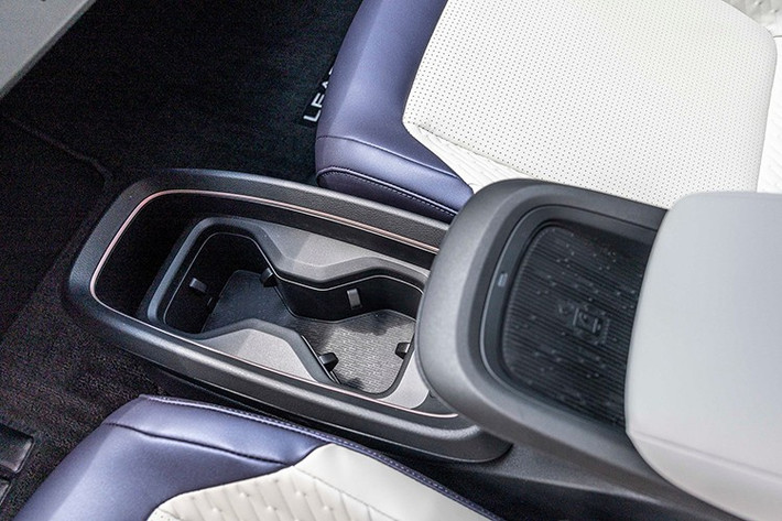 Bản S sẽ được trang bị pin 52 kWh cùng mô-tơ điện cho công suất tối đa 174 mã lực. Các bản S+, SV+ và Platinum+ vốn sử dụng pin 75 kWh, đi kèm mô-tơ điện mạnh hơn với công suất tối đa 215 mã lực.