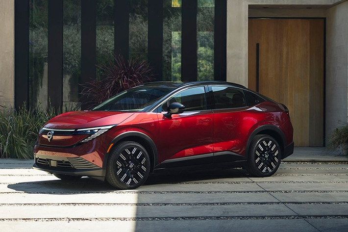 Nissan Leaf 2026 dự kiến được giao tới tay khách hàng Mỹ vào mùa thu 2025. Đồng thời, xe cũng sẽ ra mắt tại các thị trường khác như Nhật Bản, châu Âu và Úc.